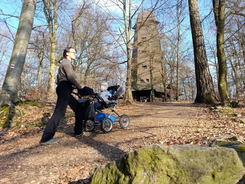 S kočárkem skoro na vrcholu Velkého Blaníku